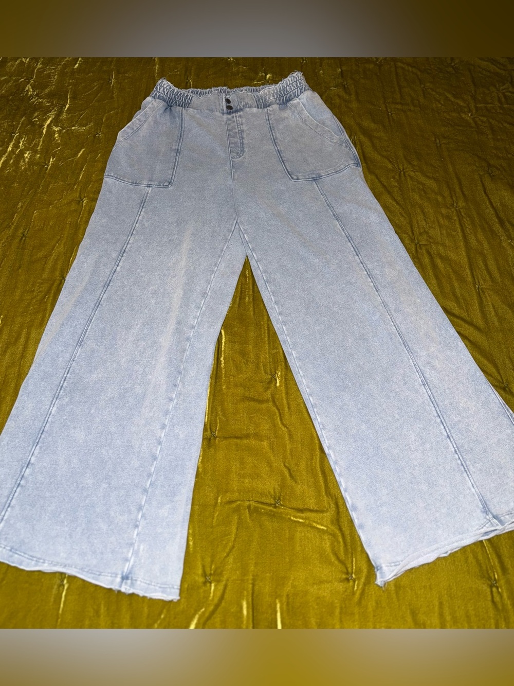 Relaxed Light Blue Wide-Leg Jeans with Elastic Waist